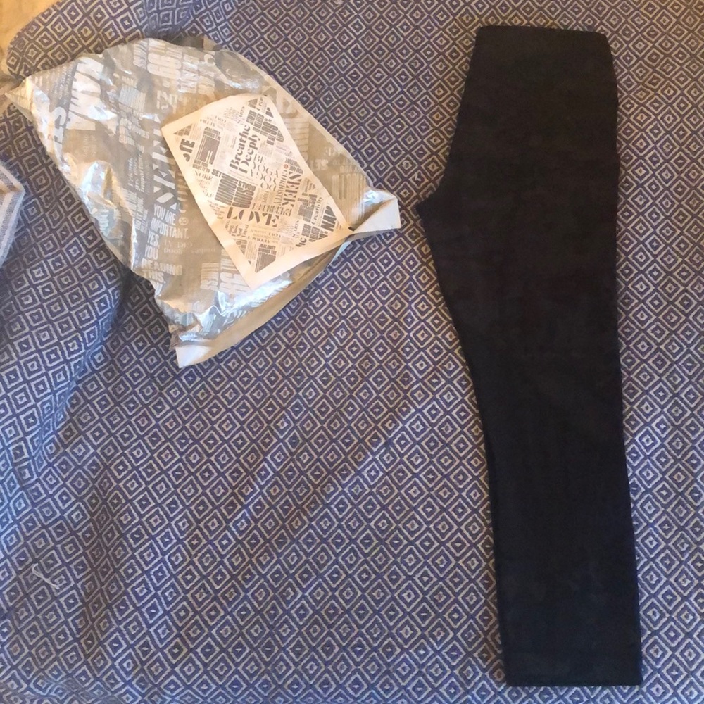 Lululemon Pace Rival Crops - NWOT